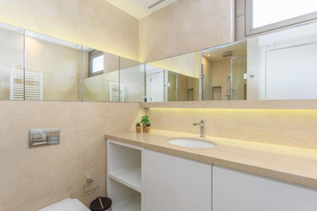 Aphrodite 2-bedroom In Mar Mkhayel Apartment Beirut